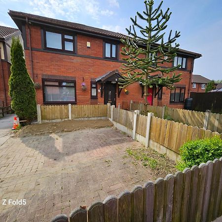 Brigstock Holidays House Manchester Exteriör bild