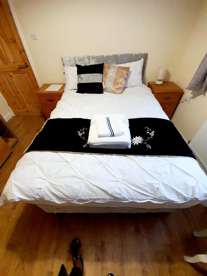 Brigstock Holidays House Manchester Exteriör bild