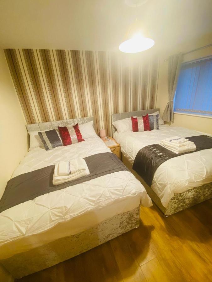 Brigstock Holidays House Manchester Exteriör bild